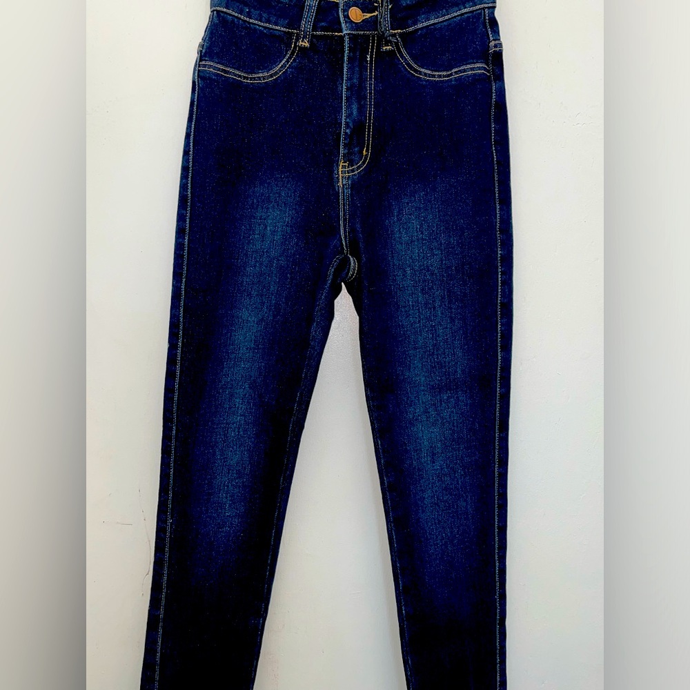 Firm fit blue jeans